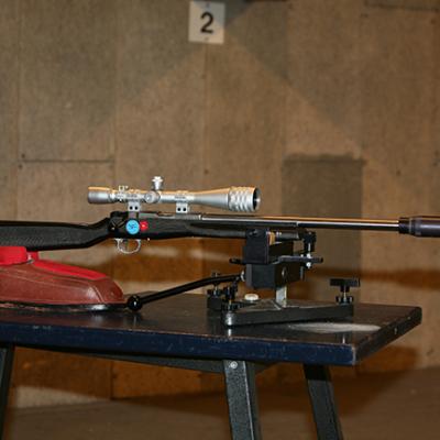 Voorbeeld van een volledig gecustomized klein kaliber geweer met tuner